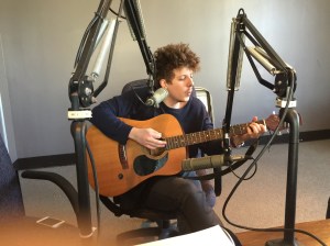 Mat Shoare plays live in our 90.1 FM Studios
