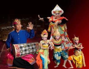 I Ketút Gedé Asnawa and Family